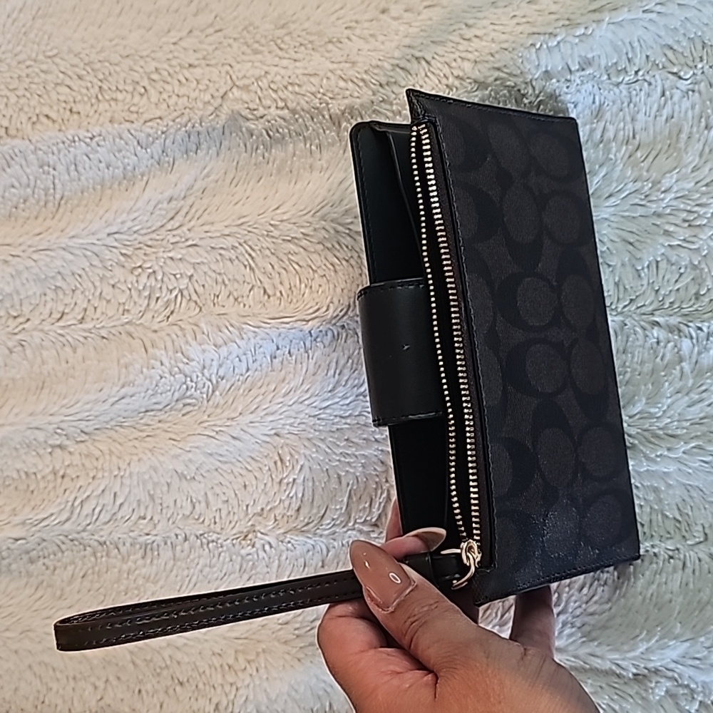 Coach Wristlet - Picture 3 of 6